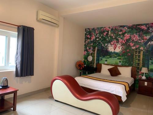 Ένα ή περισσότερα κρεβάτια σε δωμάτιο στο Ha Long hotel