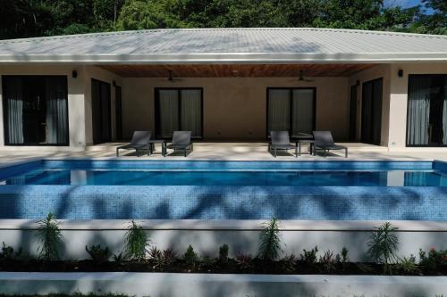 Πισίνα στο ή κοντά στο Villa Estrella Pavones