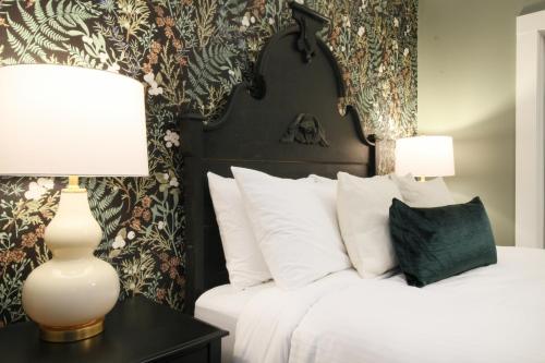 a bedroom with two beds and a table with lamps at The Aurora Inn & Cottages in Bartlett