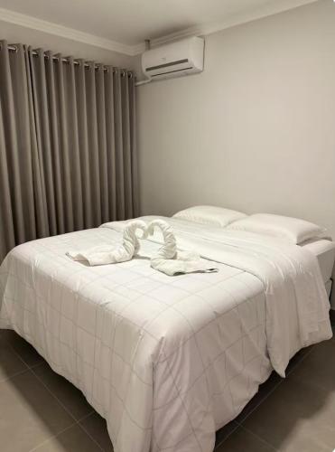 Ένα ή περισσότερα κρεβάτια σε δωμάτιο στο Apartamento aconchegante próximo ao mar em Itapoá