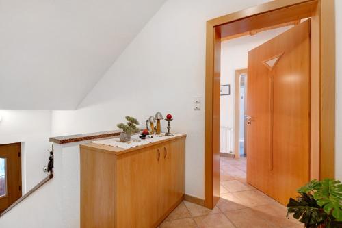 a hallway with a kitchen with a wooden door at Malsethhof in Villandro