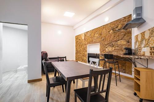BRAND NEW Pl Espana Sants Fira Apartment 2024 Built, Aplus, AirCon & Heating, Gigabit WiFi, Parking