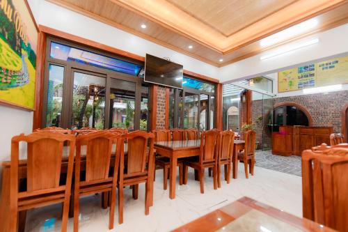 a dining room with a wooden table and chairs at Tam Coc Chu Chu Villa in Ninh Binh
