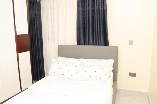 Postel nebo postele na pokoji v ubytování Shirpelle Suites BNB