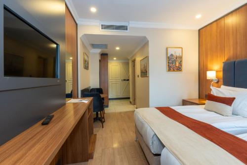 Μια τηλεόραση ή/και κέντρο ψυχαγωγίας στο Harmony Hotel Istanbul & SPA