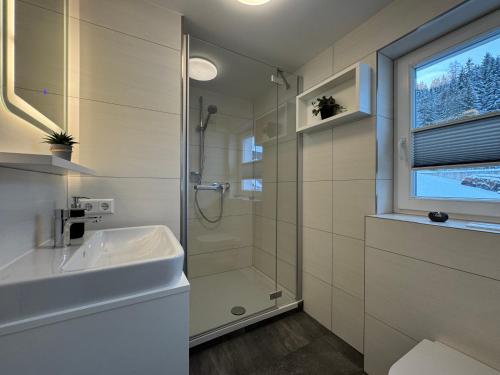 Et badeværelse på Appartement Radstadtblick