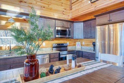 Million Dollar Views with Hot Tub and Pool Near Dollywood photo 12
