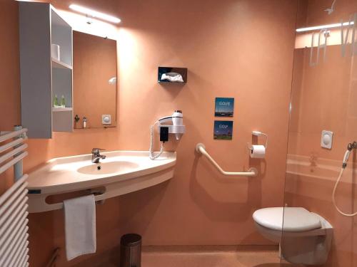 Phòng tắm tại La Villa des Golf.e.s