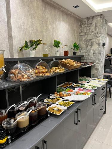 Makanan di atau berdekatan apartmen