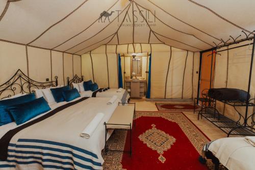 Postel nebo postele na pokoji v ubytování Kidal Luxury Desert Camp