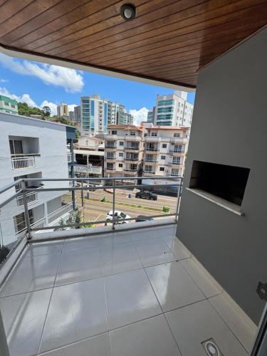 Balkoni atau teres di Apto na avenida de PIRATUBA, próximo ao balneário