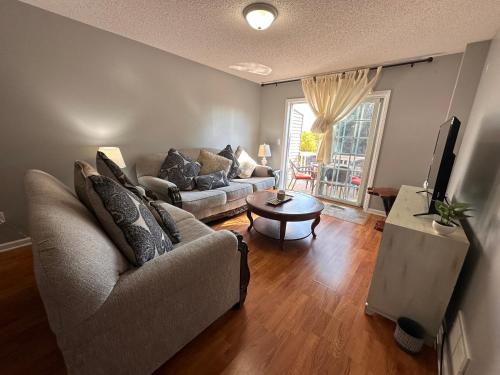 Fotografie z fotogalerie ubytování Cozy townhome v destinaci Hugo