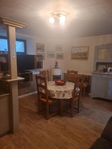 a kitchen and dining room with a table and chairs at Maison de village Estalane in Castelnau-Pégayrols