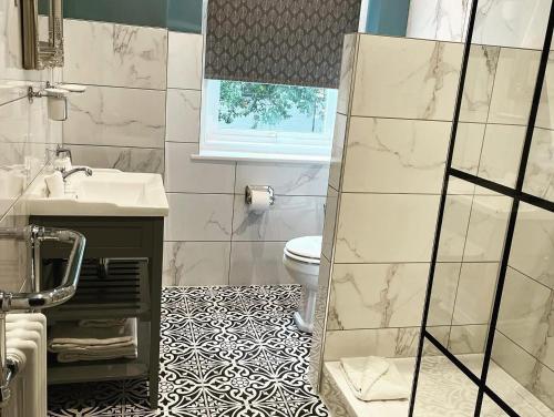 a bathroom with a sink and a toilet at Balincourt in Bournemouth