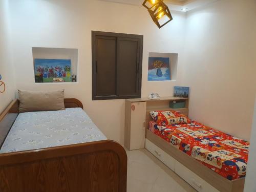 Postel nebo postele na pokoji v ubytování Lmharza House