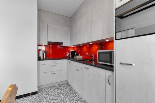 Una cocina o cocineta en Top Aussicht mit Poolbereich in Skiregion Brigels