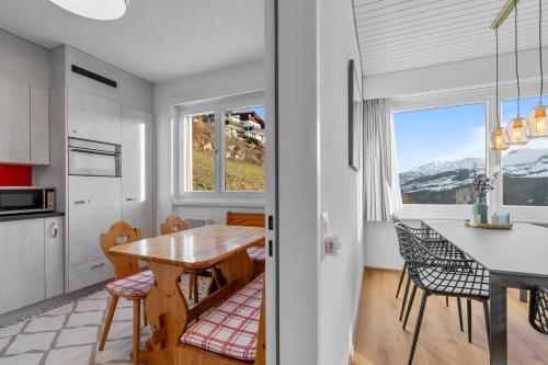 Una cocina o cocineta en Top Aussicht mit Poolbereich in Skiregion Brigels