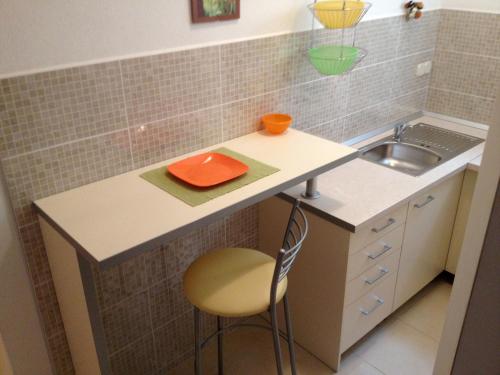 Kuchyň nebo kuchyňský kout v ubytování Apartments Leut