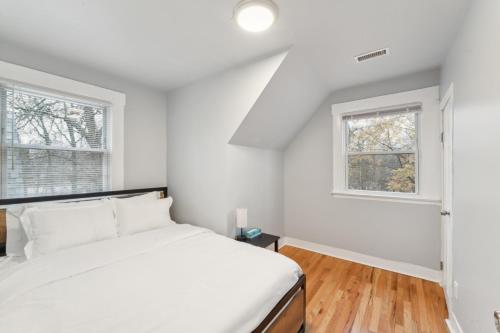 Postel nebo postele na pokoji v ubytování The Prospect Hill Suite - Near Yale