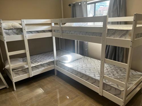 Ένα ή περισσότερα κρεβάτια σε δωμάτιο στο Palm Backpackers