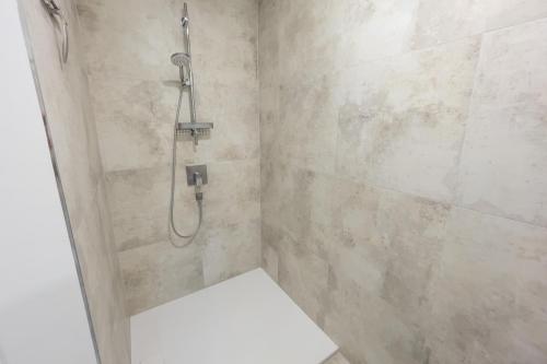 a bathroom with a shower with a toilet in it at Seestern Strandträume - 5 min zu Fuß zum Strand in Kellenhusen