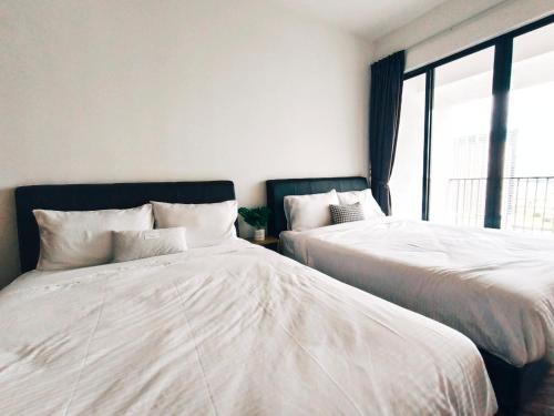 Cama o camas de una habitación en The Landmark by Katana 3BR to 4BR Luxury Seaview Landmark Homestay at Gurney 15-16pax 无敌海景套房