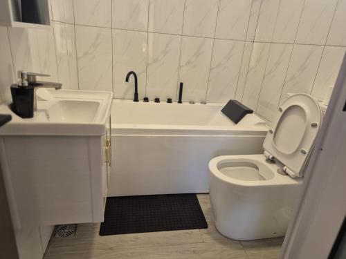Koupelna v ubytování Penthouse Nayuha buildings Apt A3