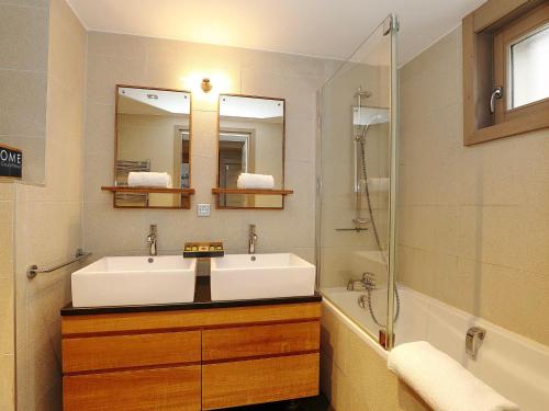 a bathroom with a sink and a mirror and a tub at Appartement familial 3 chambres à Courchevel, parking et proche des pistes - FR-1-575-130 in Courchevel