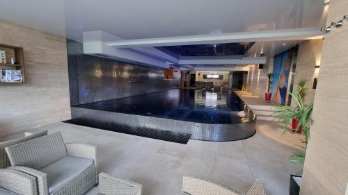 Bazén v ubytování Lux Apartman Kop Zoned nebo v jeho okolí