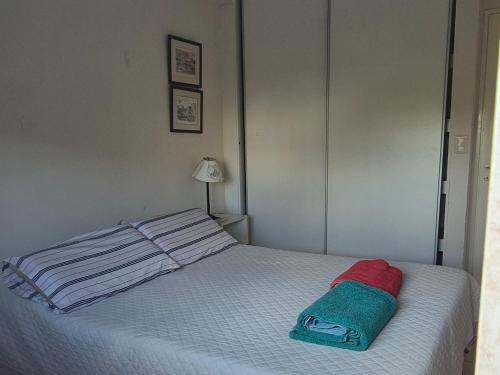 En eller flere senge i et værelse på Departamento Zona Centro Tucumán