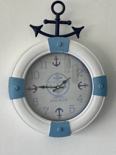 a clock with an anchor on top of it at Estudio con Increíble VISTA AL MAR de 1 a 4 huespedes in Porlamar