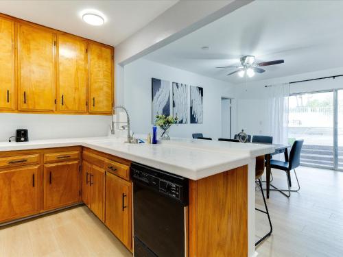 Η κουζίνα ή μικρή κουζίνα στο Modern 4 bedroom in San Fernando