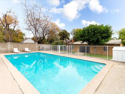 Πισίνα στο ή κοντά στο Modern 4 bedroom in San Fernando