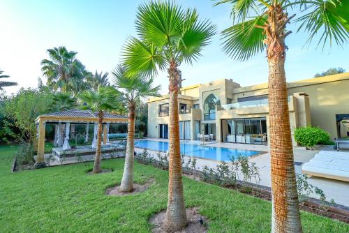 Bazén v ubytování Villa d'exception spa, sport & piscine nebo v jeho okolí
