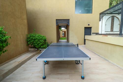 Stolní tenis v ubytování Villa d'exception spa, sport & piscine nebo okolí