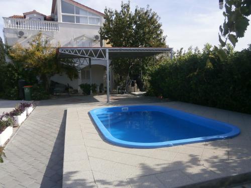 Bazén v ubytování Apartments & Rooms Tony nebo v jeho okolí