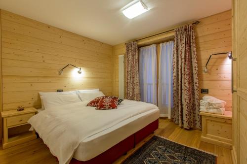 Una cama o camas en una habitación de Hotel de Gletscher