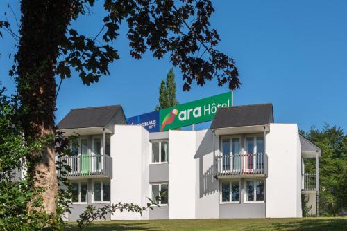 a building with a sign for a hotel at The Originals City, Ara Hôtel, Landerneau in Landerneau
