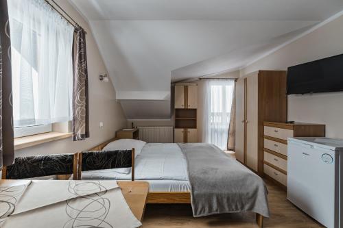 En eller flere senge i et værelse på Pokoje i Apartamenty U DRAGONKA Śniadania i Obiady