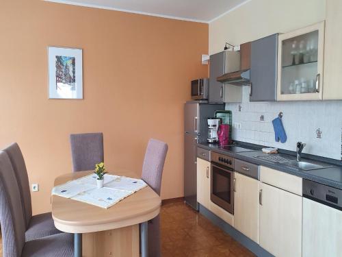 Η κουζίνα ή μικρή κουζίνα στο Wohnung mit eigener Terrasse in Homberg