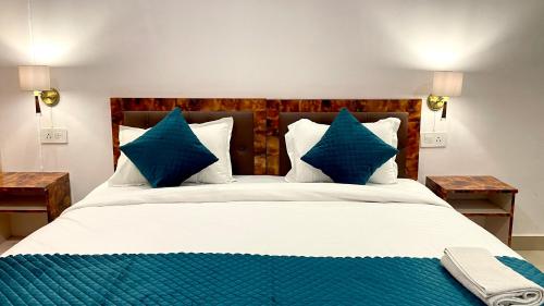 Ein Bett oder Betten in einem Zimmer der Unterkunft GreenDay Escapes Rishikesh