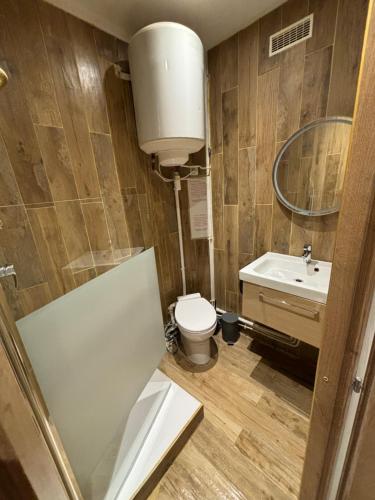 a bathroom with a toilet and a sink at Studio avec vue sur Sacré-Coeur in Paris