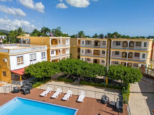 an aerial view of a hotel with a swimming pool at Villa Zapata - Apartamentos Turísticos in San Cristóbal