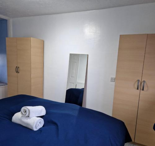 Ένα ή περισσότερα κρεβάτια σε δωμάτιο στο Cosy large double room