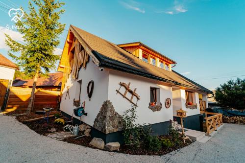 Šumiac Village - Jedinečné ubytovanie s wellnessom pod Kráľovou hoľou
