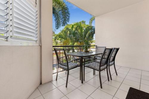 Balkón nebo terasa v ubytování Oceanbreeze Apartment in Cairns North