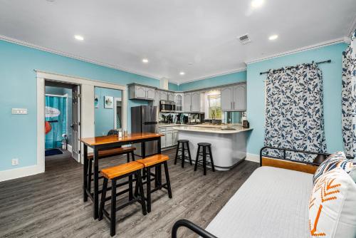 a kitchen and living room with blue walls at Spacious 1-BR Midtown Houston Apt with King Bed & Free Parking in Houston