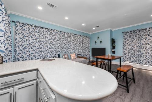 a living room with a couch and a table at Spacious 1-BR Midtown Houston Apt with King Bed & Free Parking in Houston