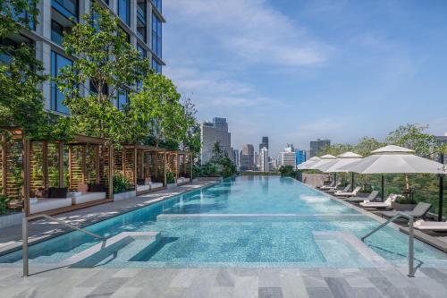 Kolam renang di atau dekat dengan The Ritz-Carlton, Bangkok