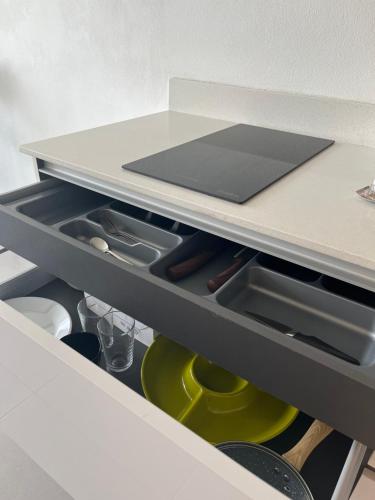 Hotel Porto Horizonte suite 1426にあるキッチンまたは簡易キッチン
